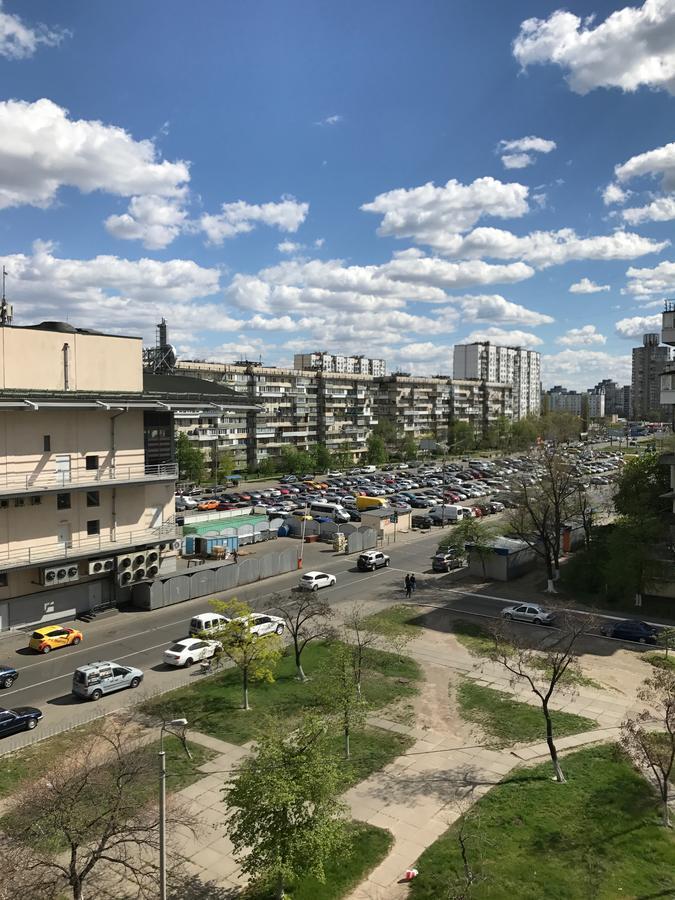 Apartment Obolon Metro Station Kyiv Exterior photo